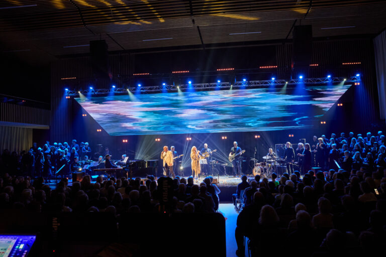 Konsertin Meistaranshond løgd út á alnótina.